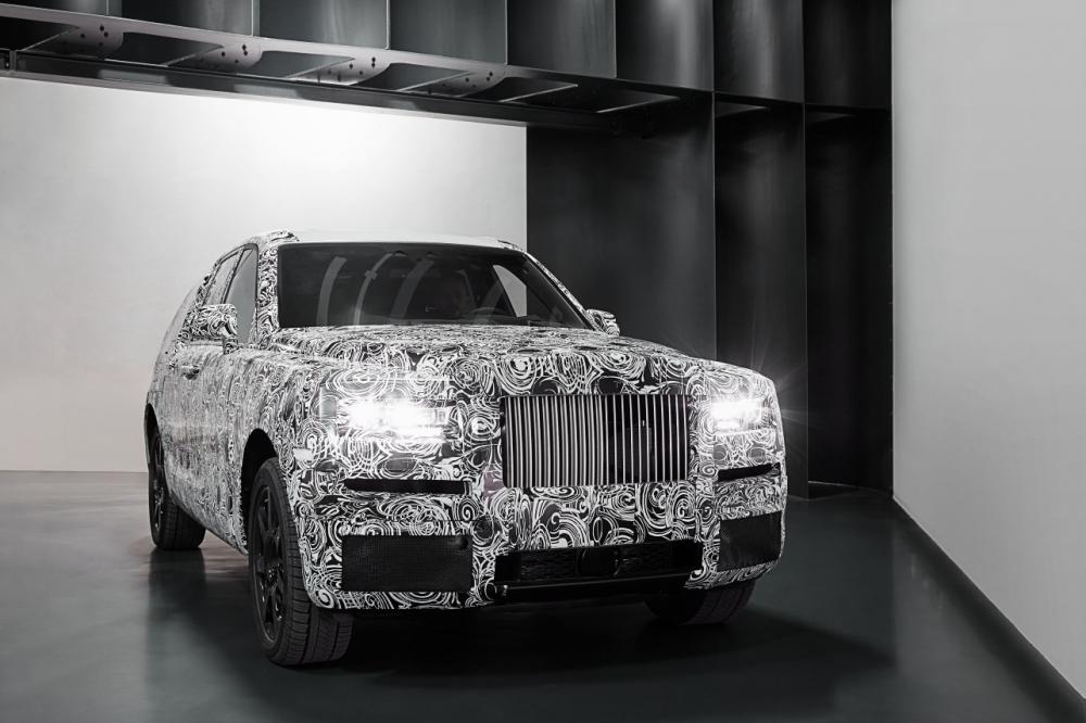 Image principale de l'actu: Le suv rolls royce cullinan se decouvre legerement 