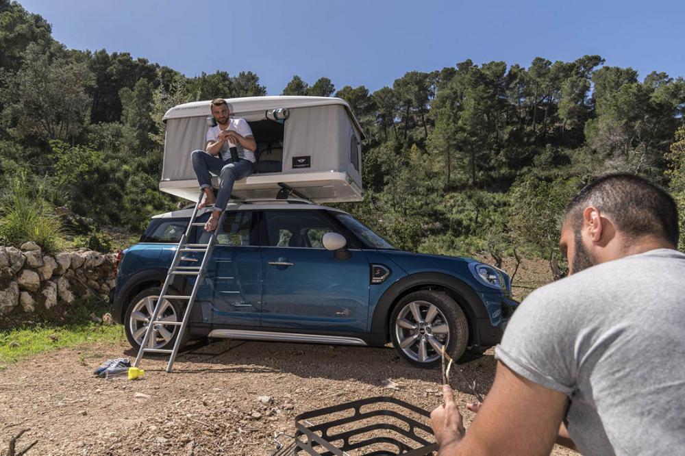 Image principale de l'actu: Le mini countryman peut recevoir une tente airtop 