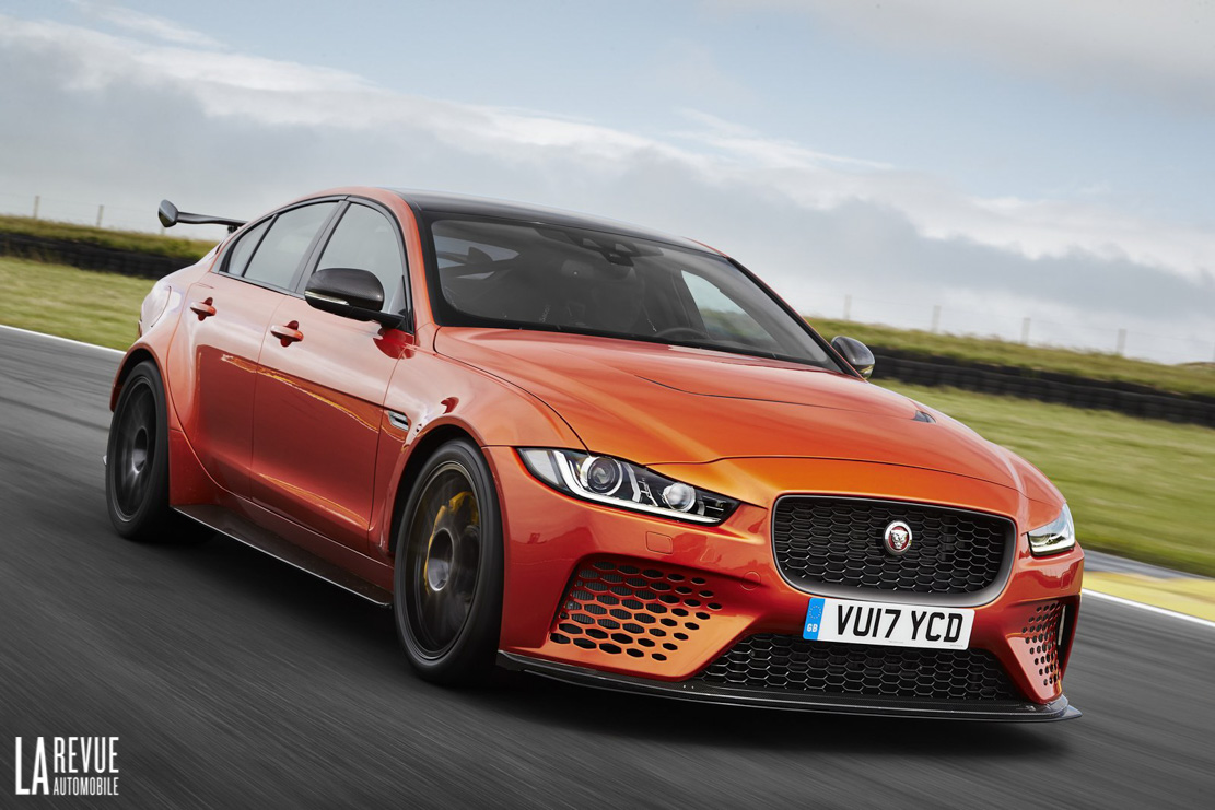 Image principale de l'actu: Jaguar xe sv project 8 le constructeur sort les crocs 