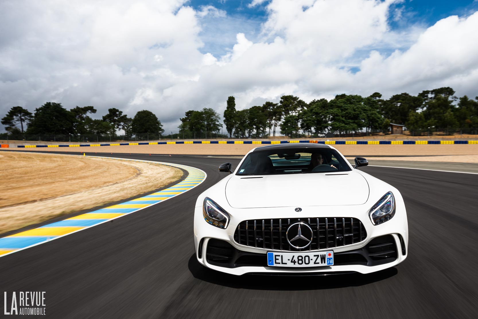 Image principale de l'actu: Essai Mercedes AMG GT R : sur le circuit Bugatti au Mans