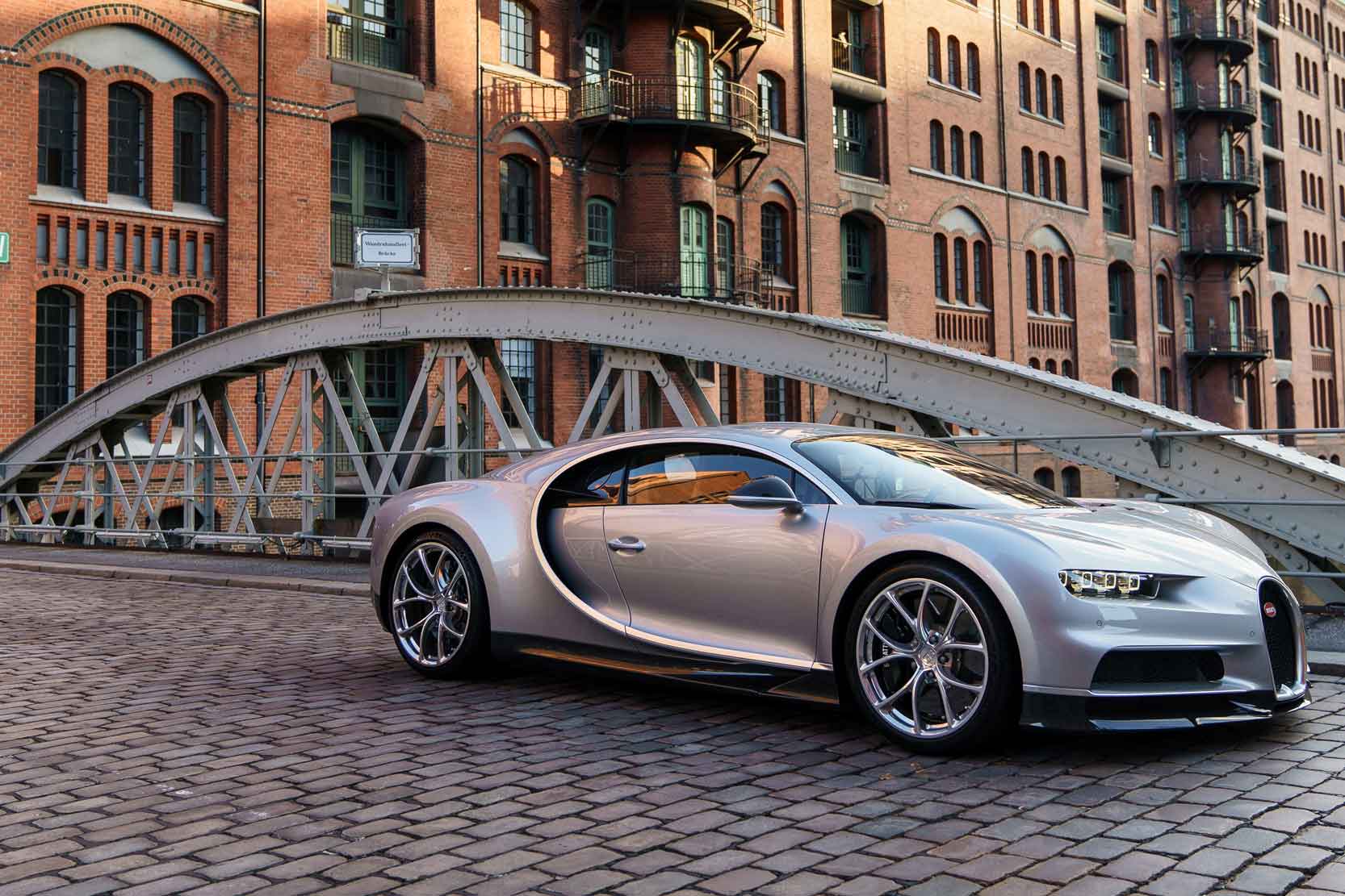 Image principale de l'actu: Une francaise a la laquo porte sur le monde raquo la bugatti chiron arrive a hambourg 