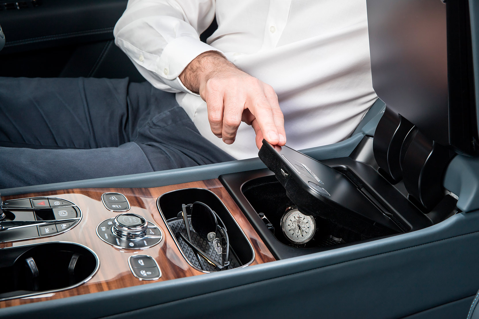 Image principale de l'actu: Bentley bentayga un coffre securise et biometrique en option 