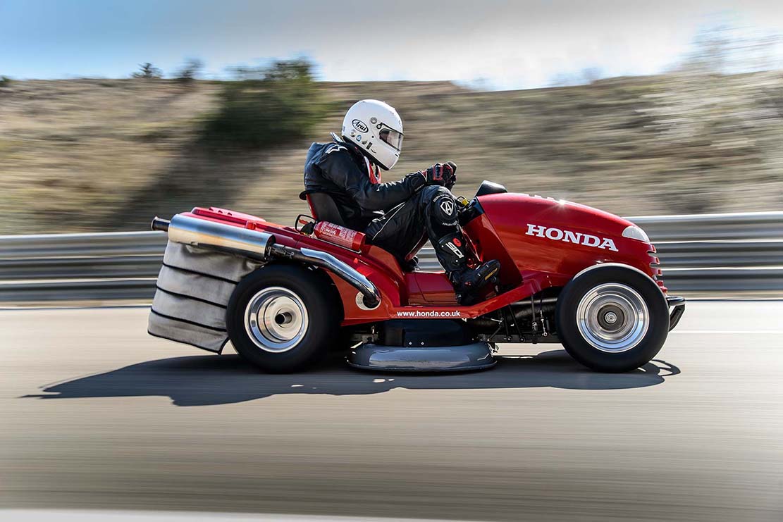 Image principale de l'actu: Honda vise les 215 km h avec sa tondeuse a moteur de cbr 1000 