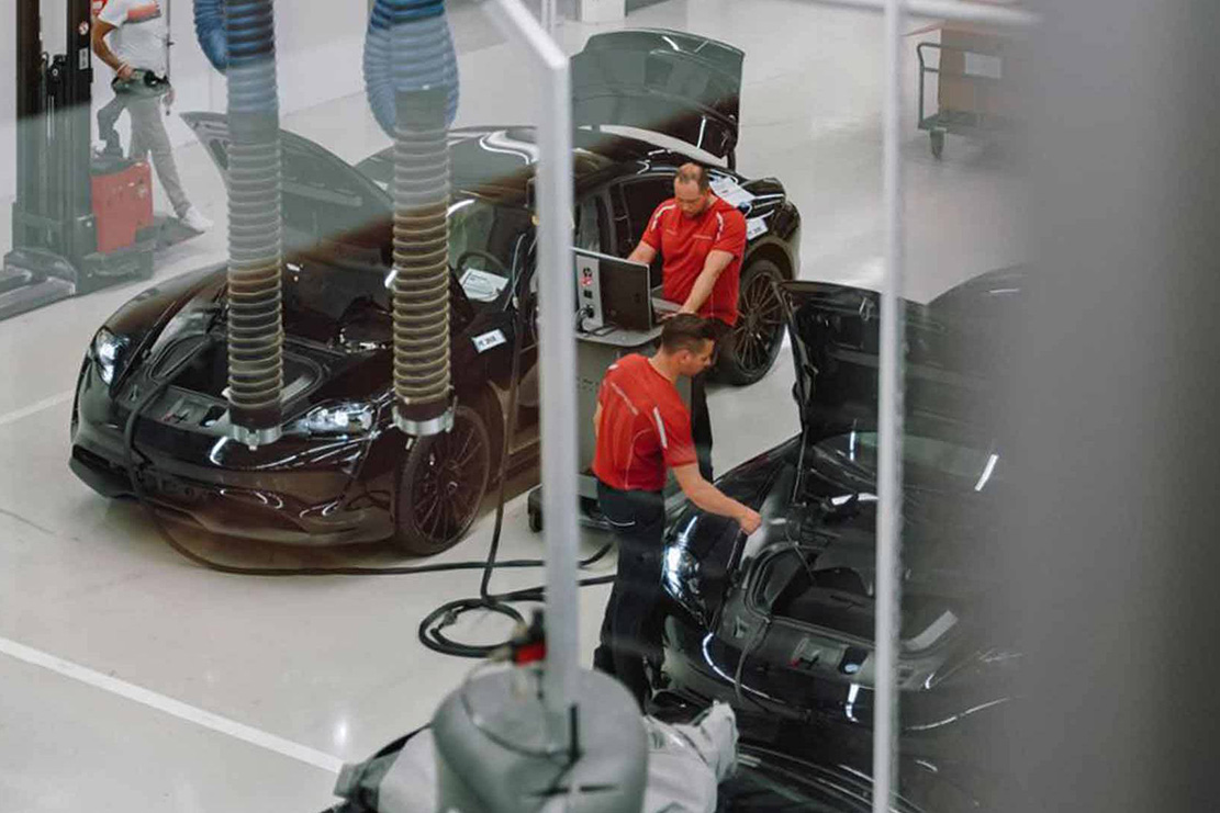 Image principale de l'actu: Porsche mission e le compte a rebours commence avec un teaser 