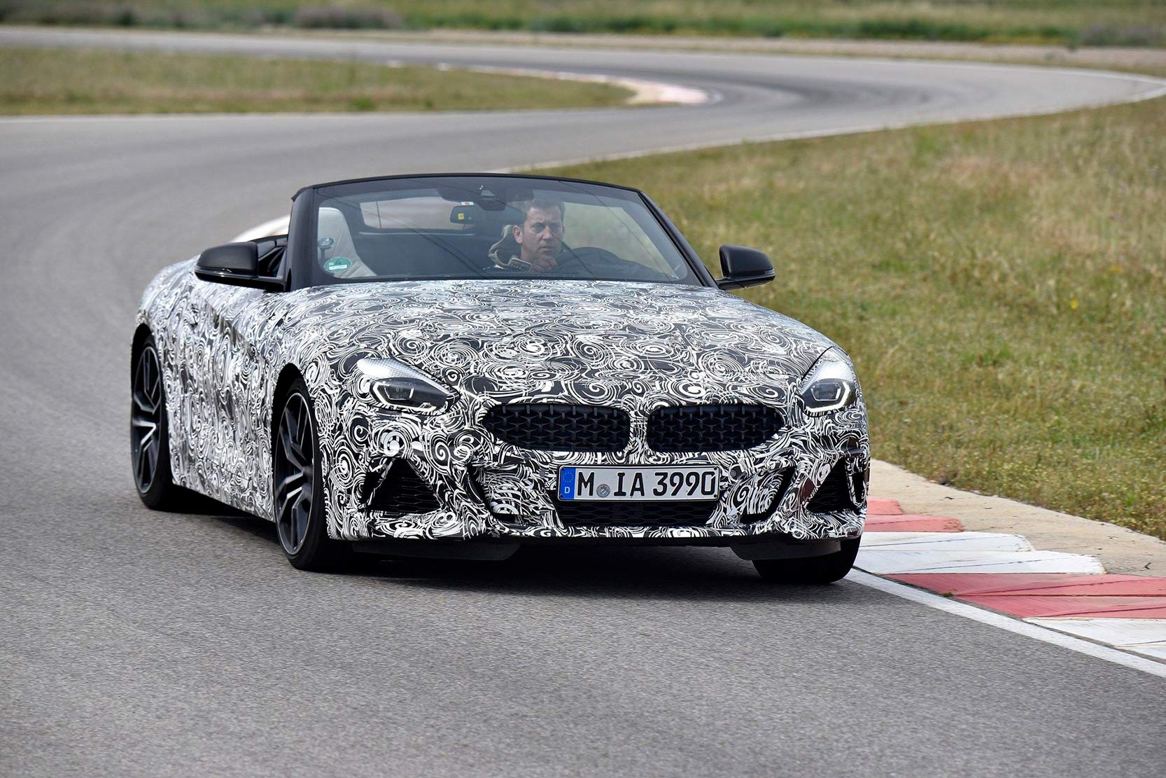 Image principale de l'actu: Bmw z4 m40i 2019 annonce comme un pur roadster 