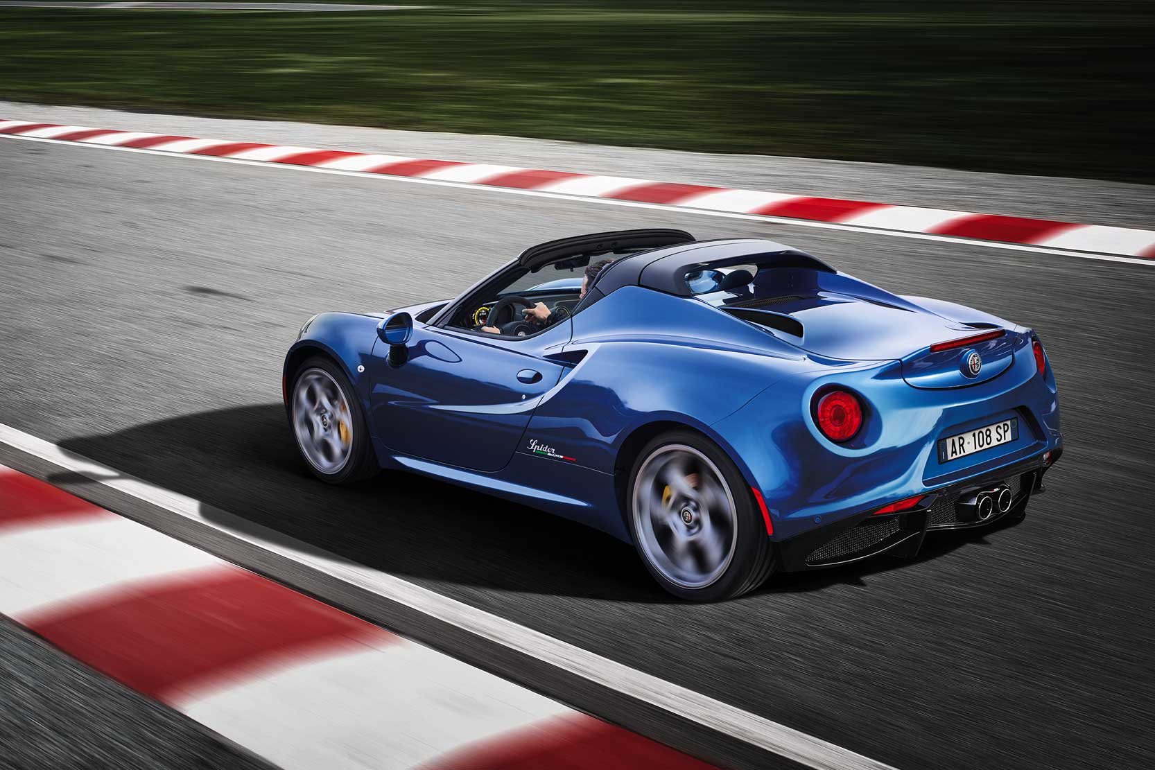 Image principale de l'actu: Alfa Romeo, des séries limitées 4C Competizione et 4C Italia