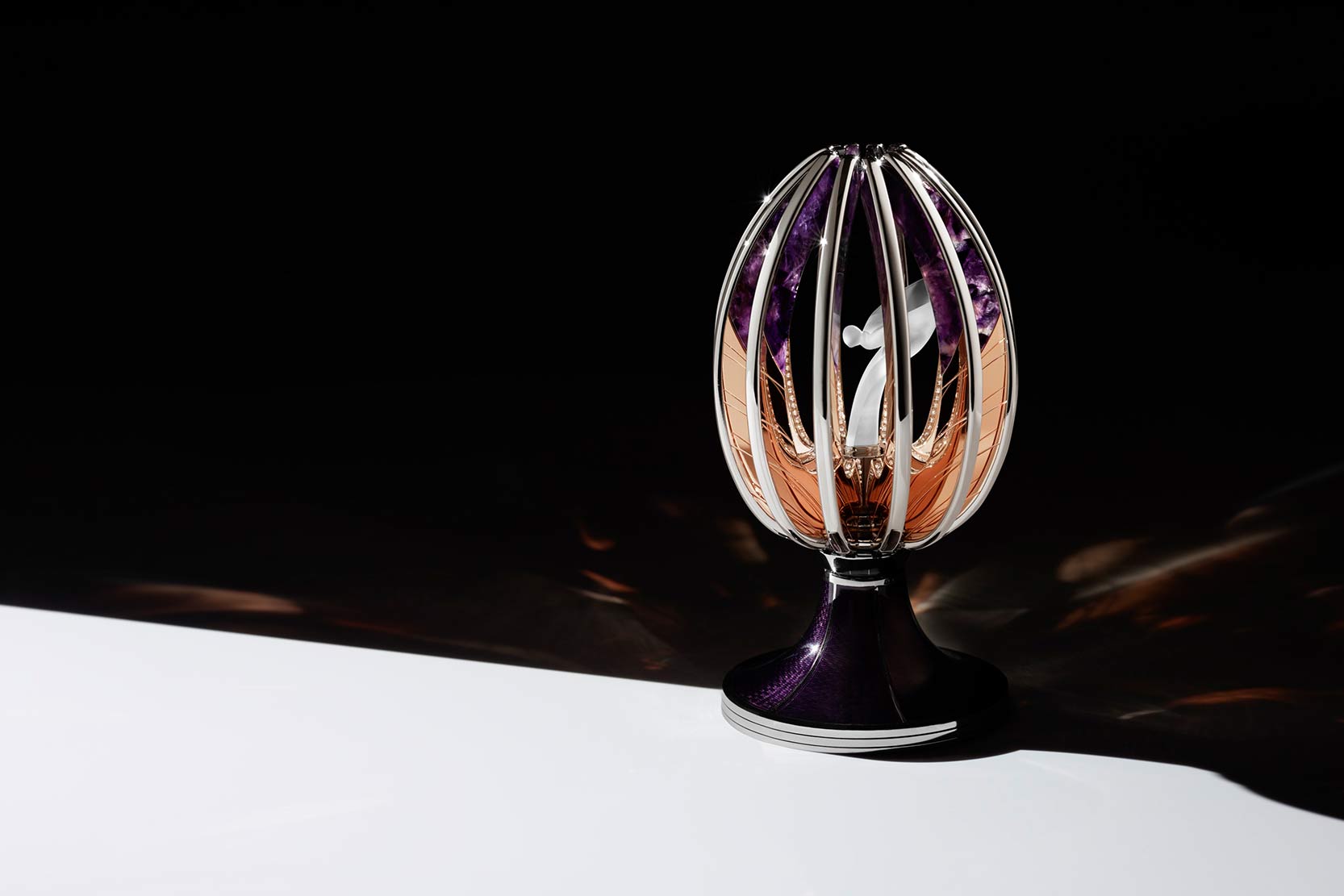 Image principale de l'actu: Rolls royce et faberge creent un oeuf spirit of ecstasy 