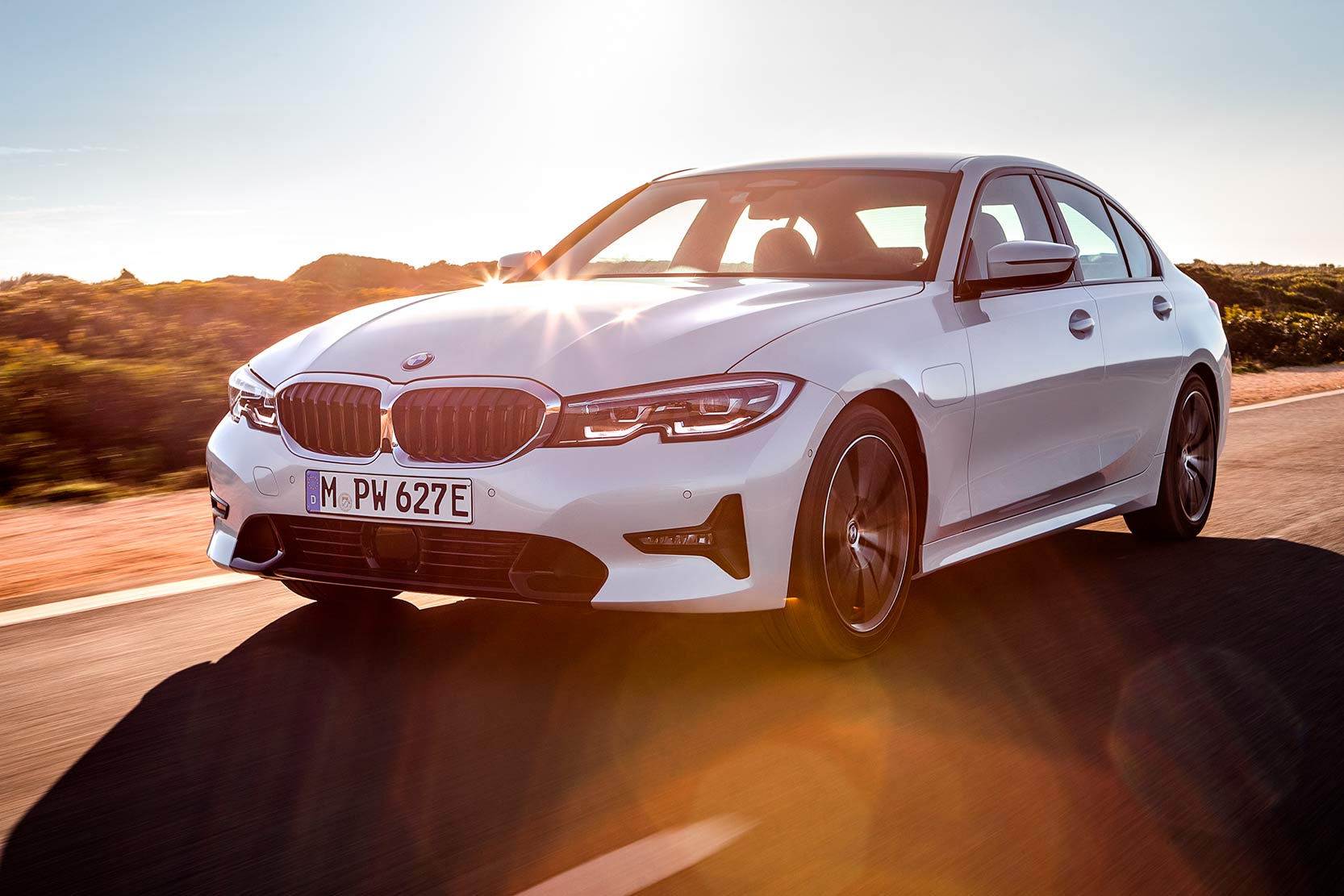 Image principale de l'actu: Bmw 330e : jusqu'à 292 ch et 60 km en électrique