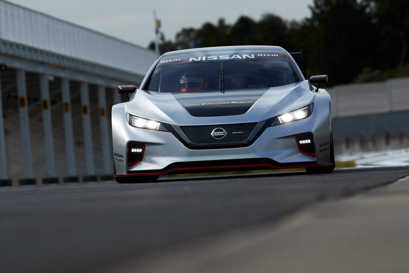 Image principale de l'actu: Nissan Leaf Nismo Racecar : la course a l'électrique