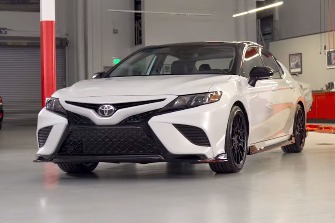 Image principale de l'actu: Toyota présente les Camry et Avalon TRD