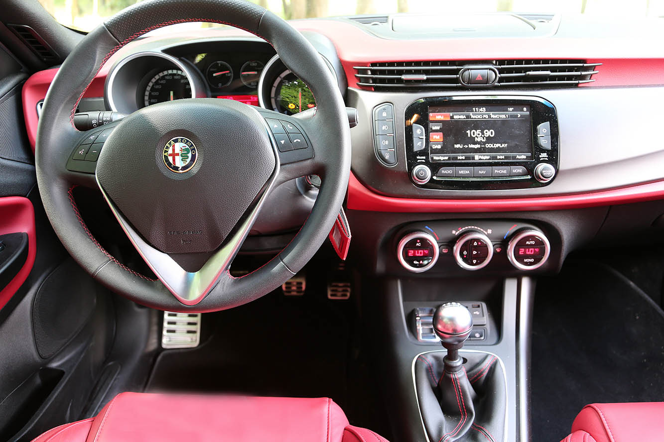 pauze Email Fokken Alfa-Romeo Interieur_Alfa-Romeo-Giulietta-2.0L-jtd-2014_24 photo en Haute Définition pauze Email Fokken Alfa-Romeo Interieur_Alfa-Romeo-Giulietta-2.0L-jtd-2014_24 photo en Haute Définition