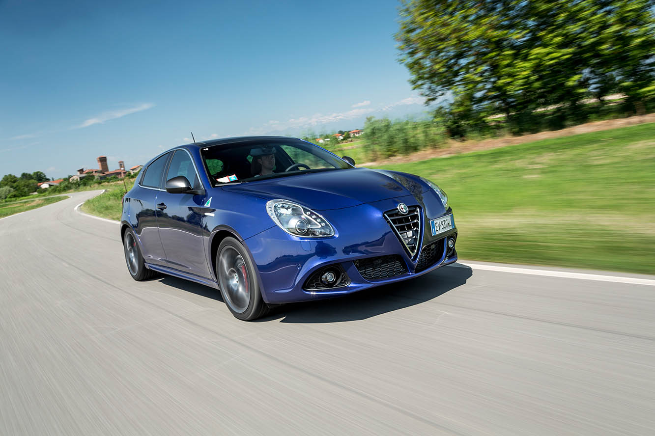 Image principale de l'actu: Alfa romeo coloration sportive pour les giulietta et mito quadrifoglio verde 