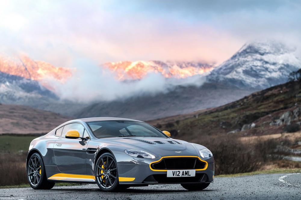 Image principale de l'actu: Aston martin v12 vantage s elle reprend la boite manuelle 