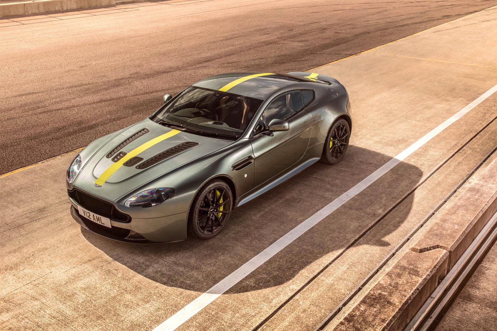 Image principale de l'actu: Aston martin vantage amr toujours plus de sport 