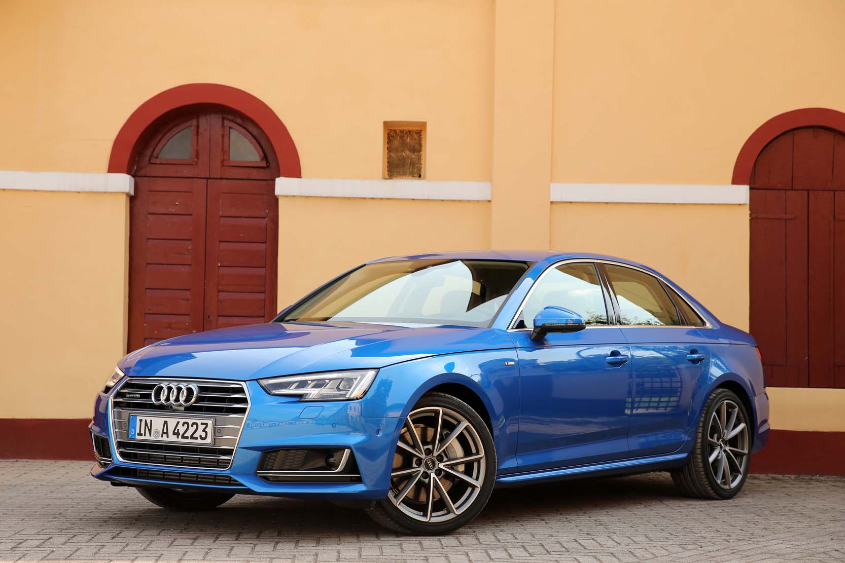 Exterieur_Audi-A4-2.0-TFSI-S-Line_6