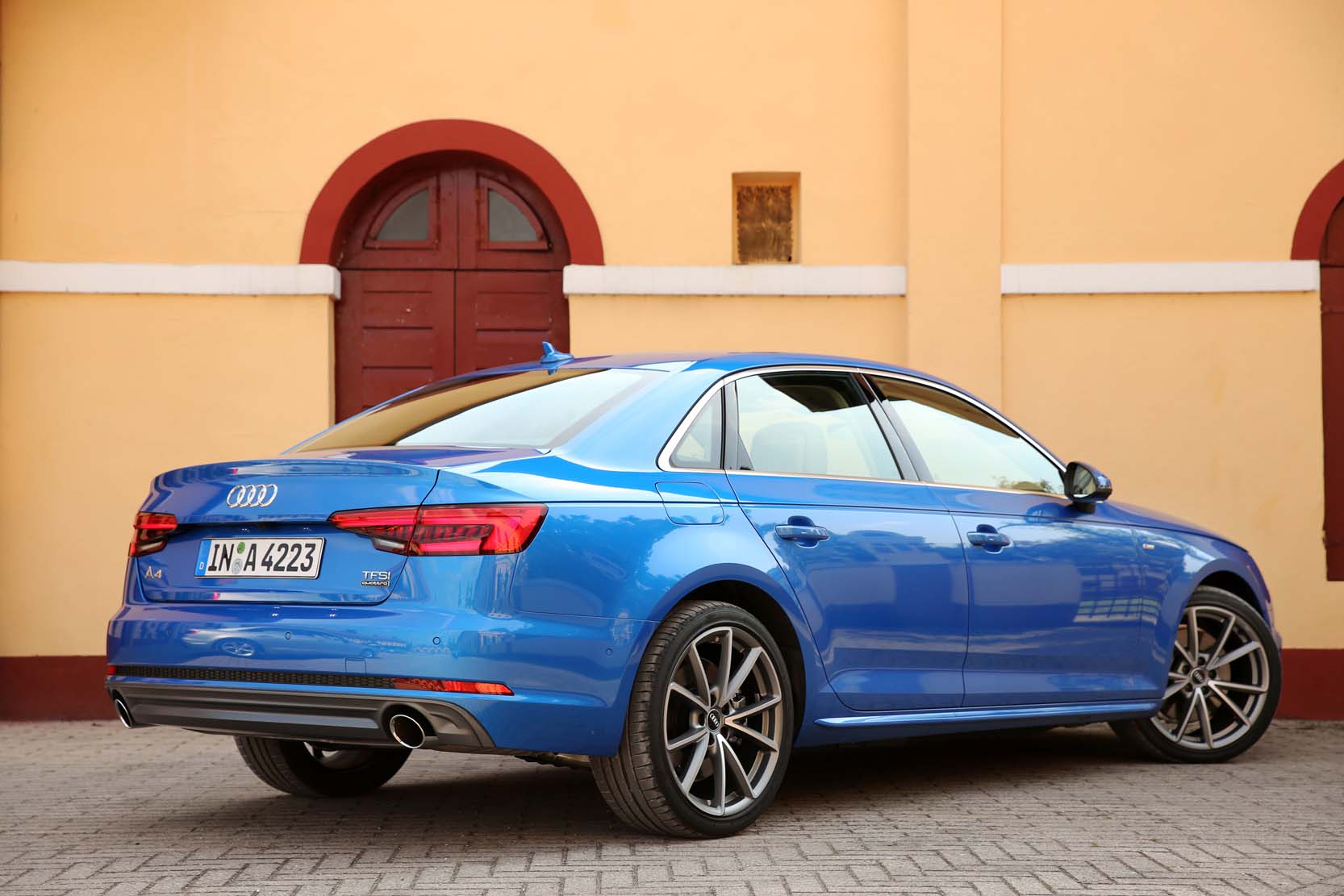 Exterieur_Audi-A4-2.0-TFSI-S-Line_13