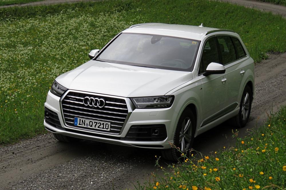 Image principale de l'actu: Une version 3.0 TDI ultra de 218 ch pour le nouvel Audi Q7