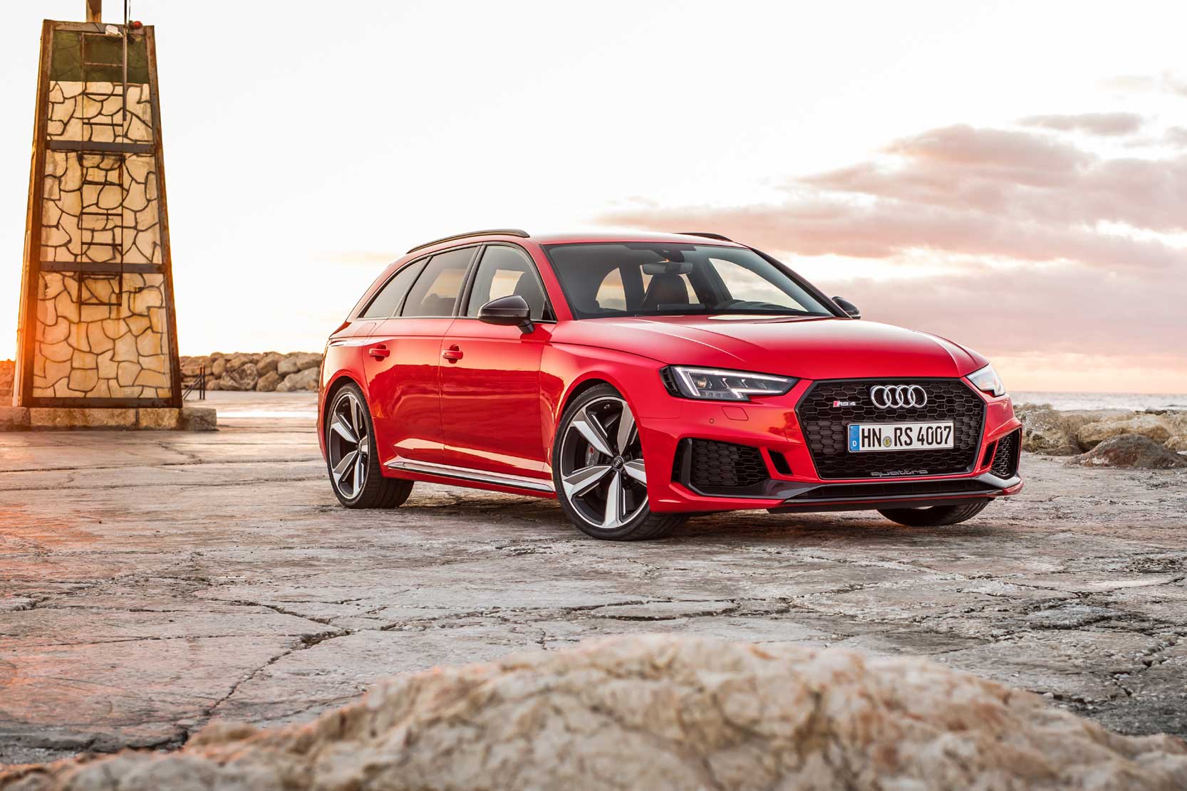 Image principale de l'actu: Audi rs4 avant 450 chevaux 92 000 eu et 1 510 litres de coffre 