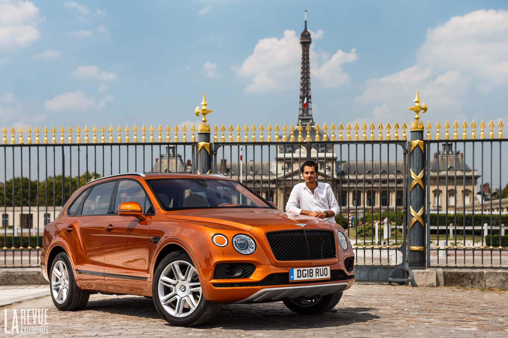 Bentley Bentayga V8 en plein coeur de la capitale : Paris