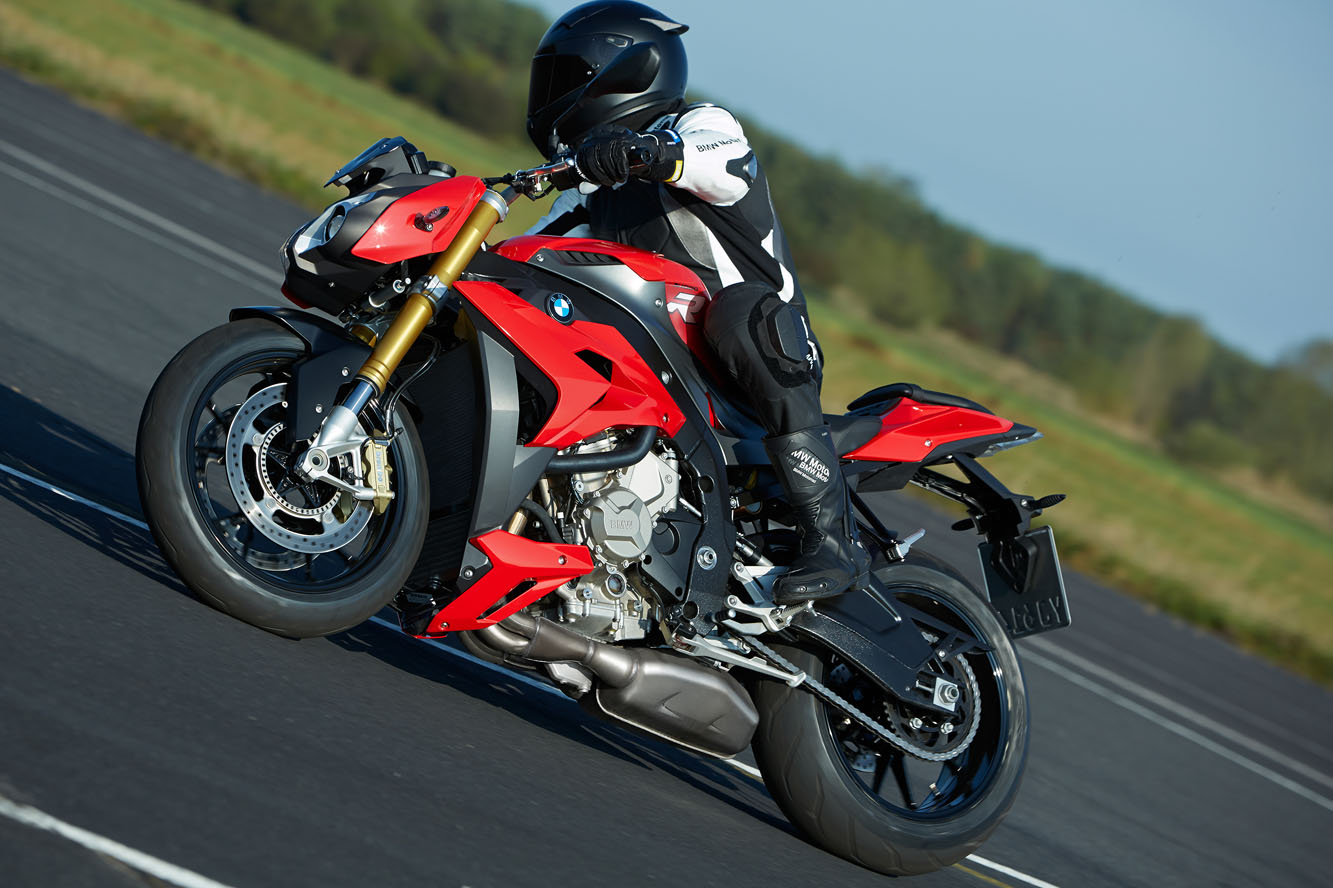 Image principale de l'actu: Bmw s 1000 r les nerfs a vif 