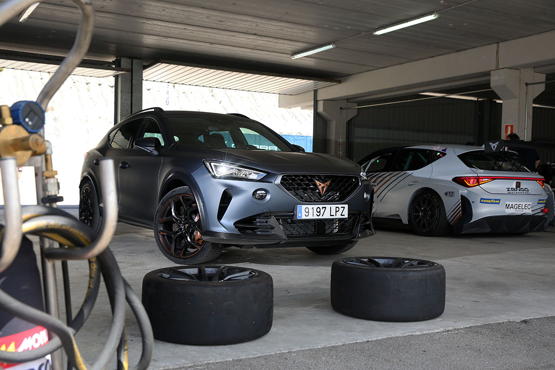 CUPRA Formentor VZ5 : de deux mains aux 5 cylindres