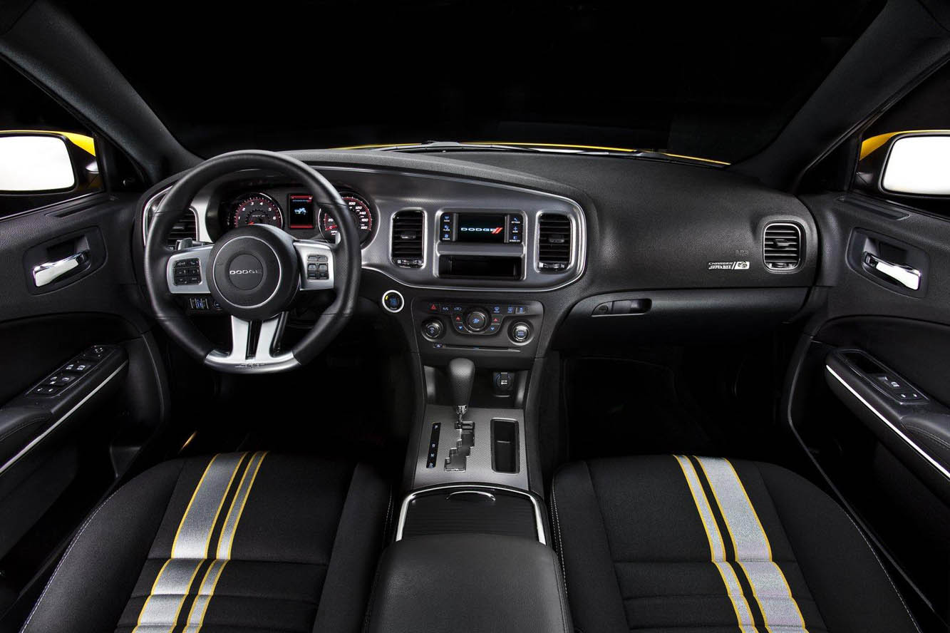 Dodge Interieur_DodgeChargerSRT8SuperBee_19 photo en Haute Définition
