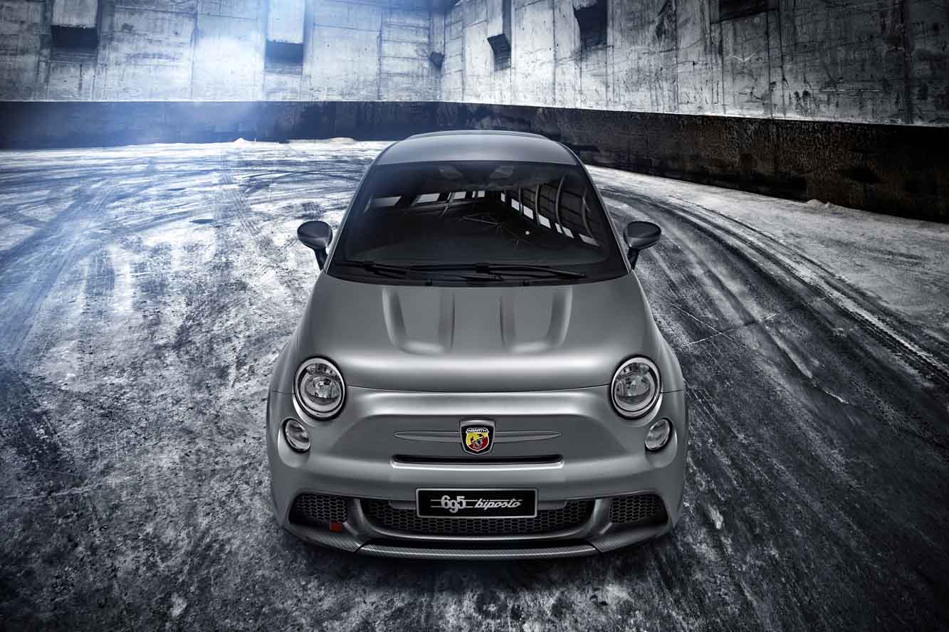 Image principale de l'actu: Abarth 695 biposto dimanche en piste lundi au bureau 