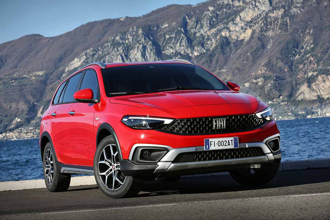 Fiat Tipo Cross Station Wagon (RED)