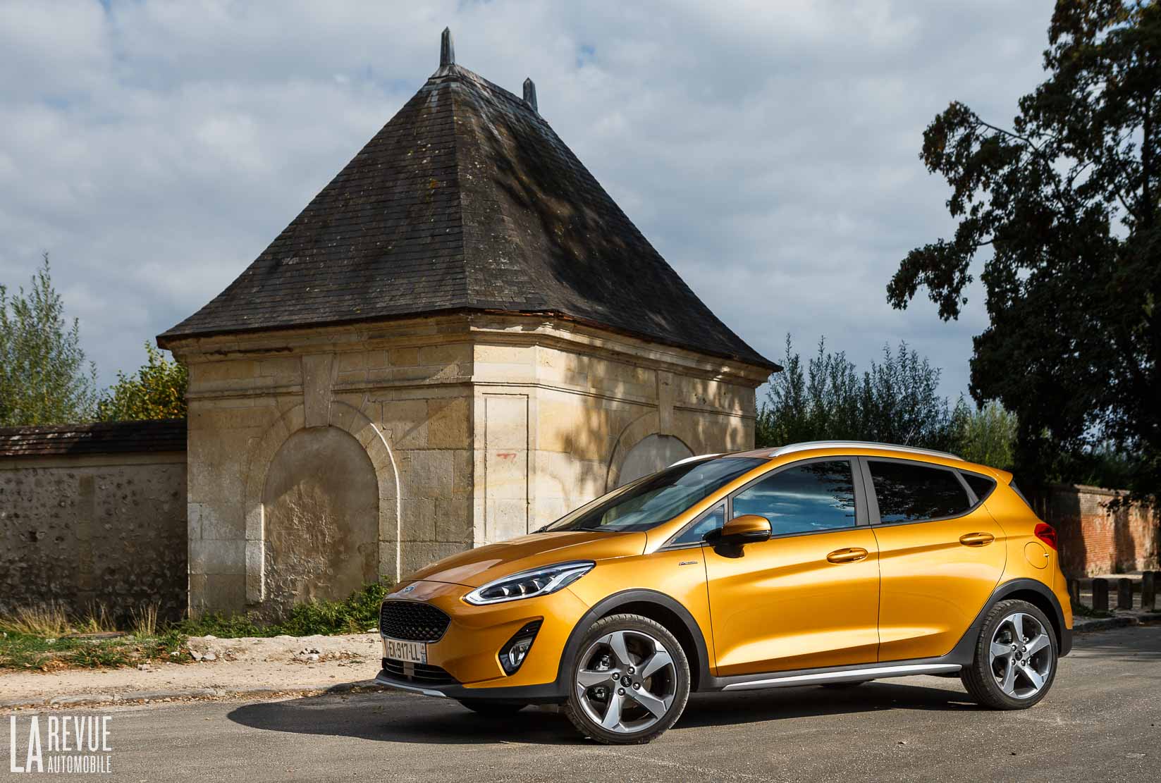 La citadine Ford Fiesta se pare d'attributs SUV