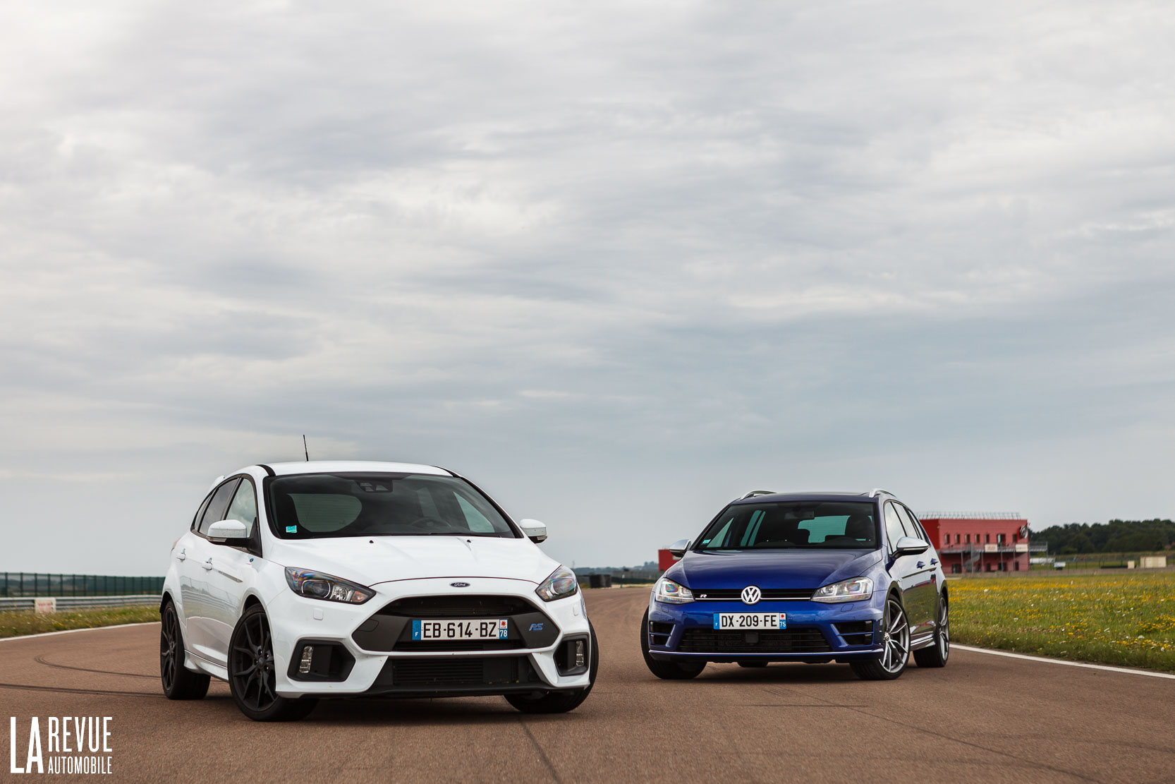 Image principale de l'actu: Comparatif ford focus rs et volkswagen golf r sw 