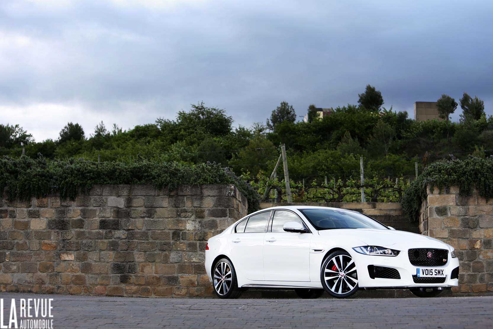 Image principale de l'actu: Essai Jaguar XE : la berline des gentlemen drivers