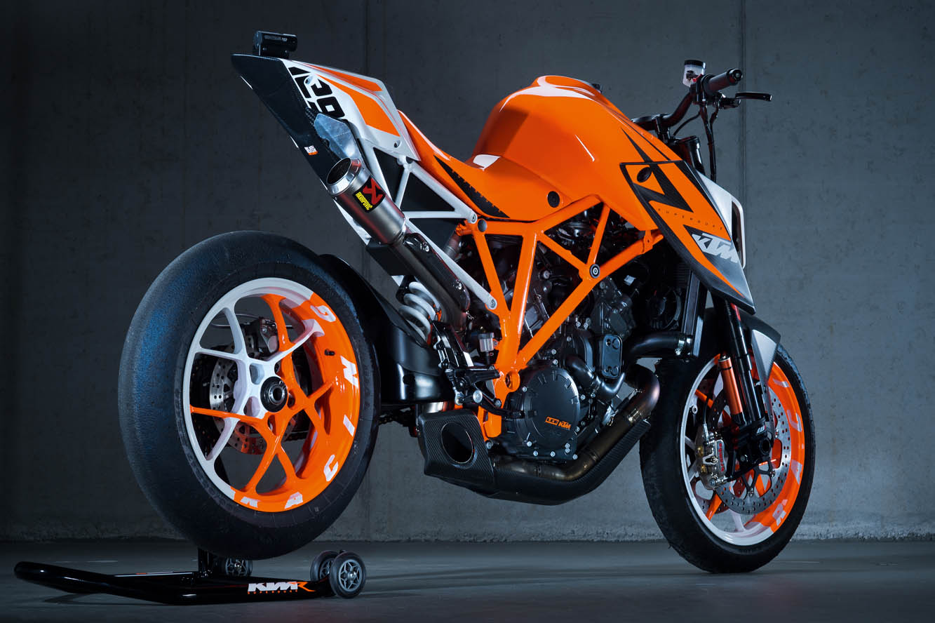 Image principale de l'actu: Ktm super duke 1290 r un fauve sort de sa cage 