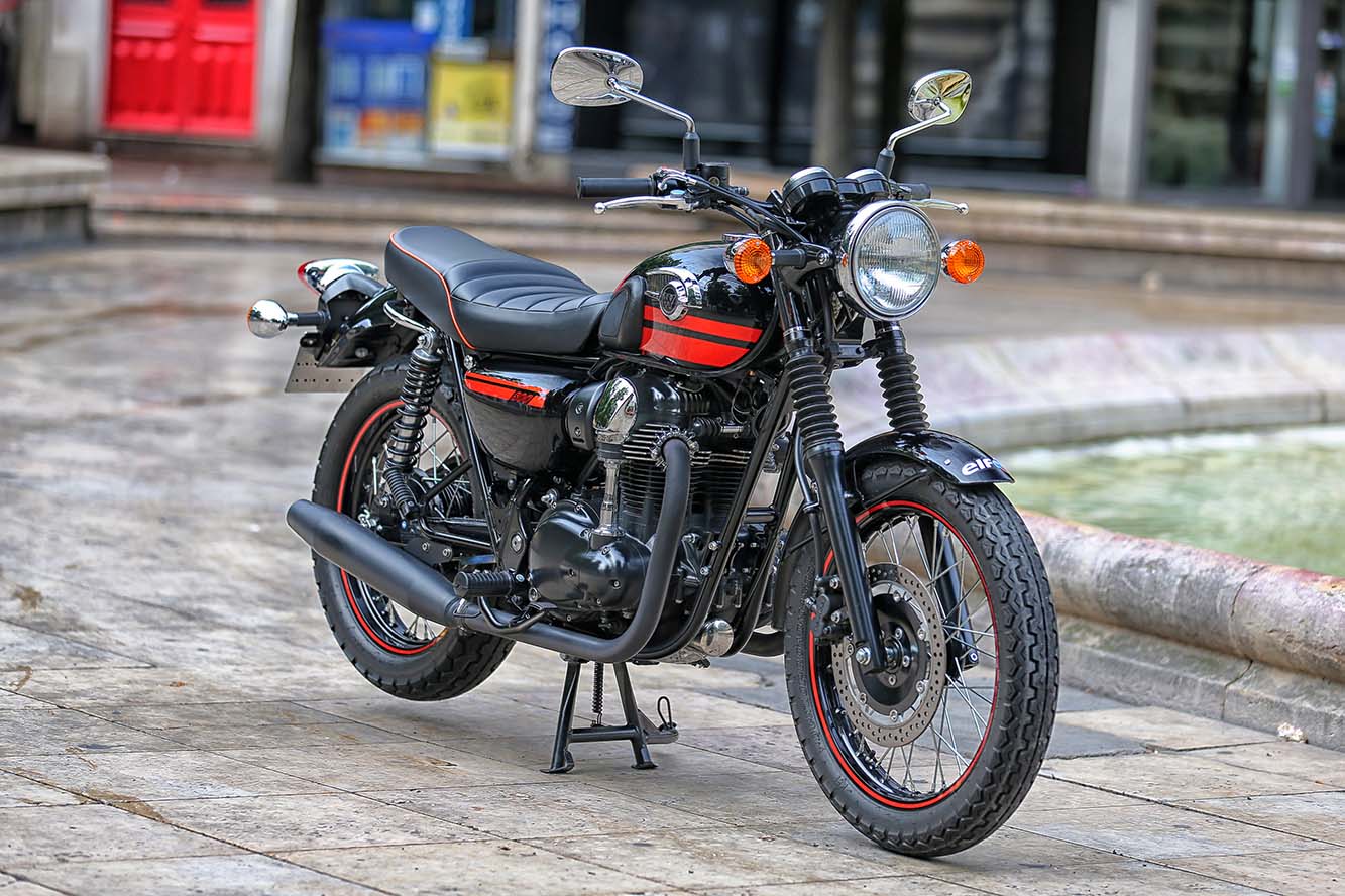 Image principale de l'actu: Kawasaki w 800 se un sans faute pour une equipee sauvage 