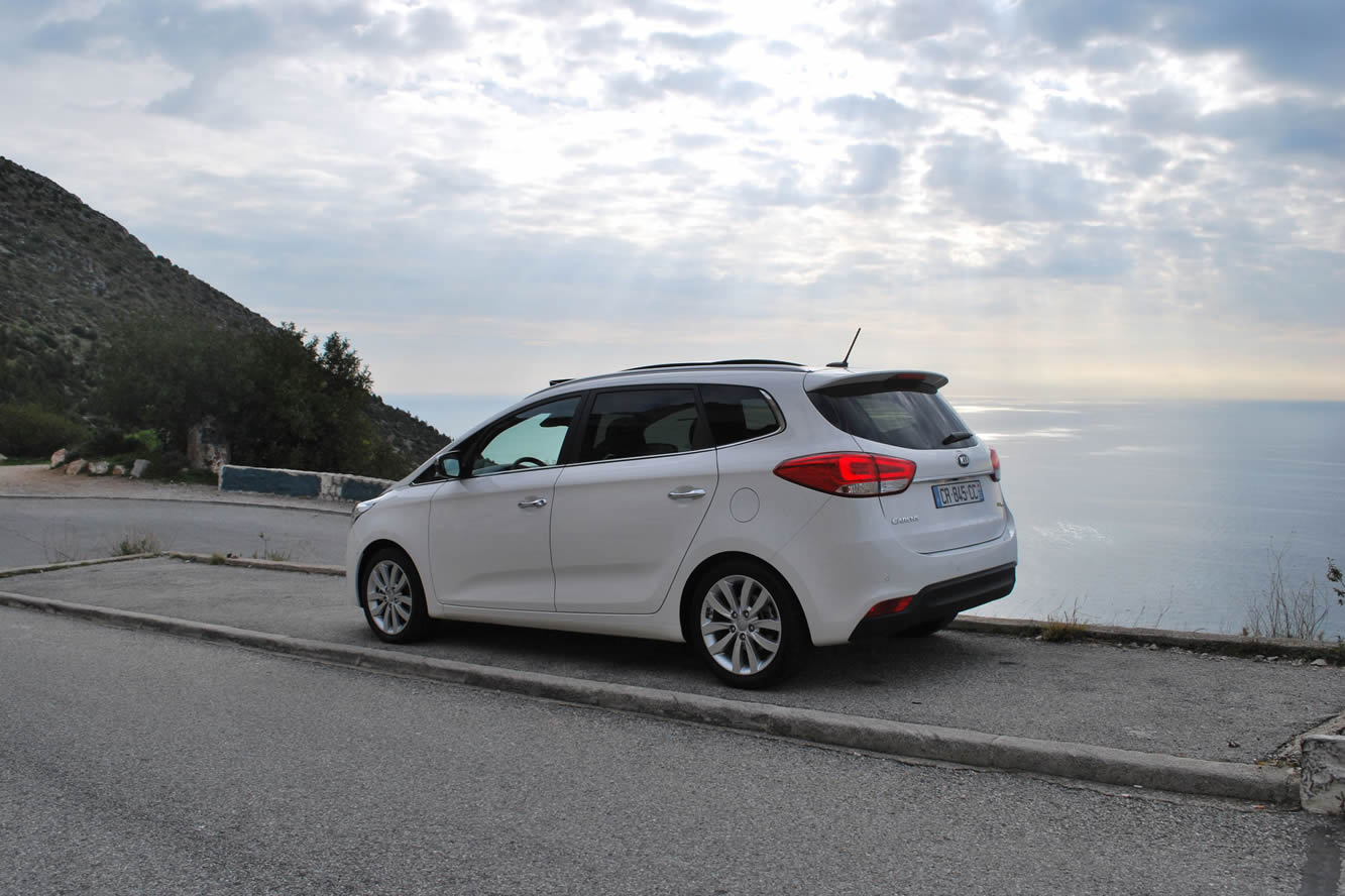 Image principale de l'actu: Images kia carens 2013 