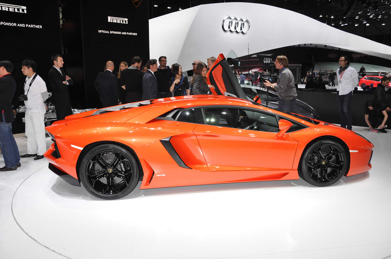 Image principale de l'actu: Lamborghini aventador la video 