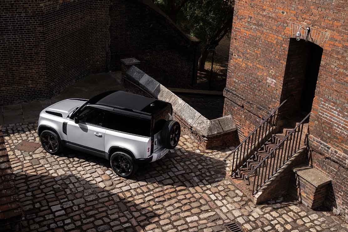 Land Rover Defender 90 : le petit de la bande !