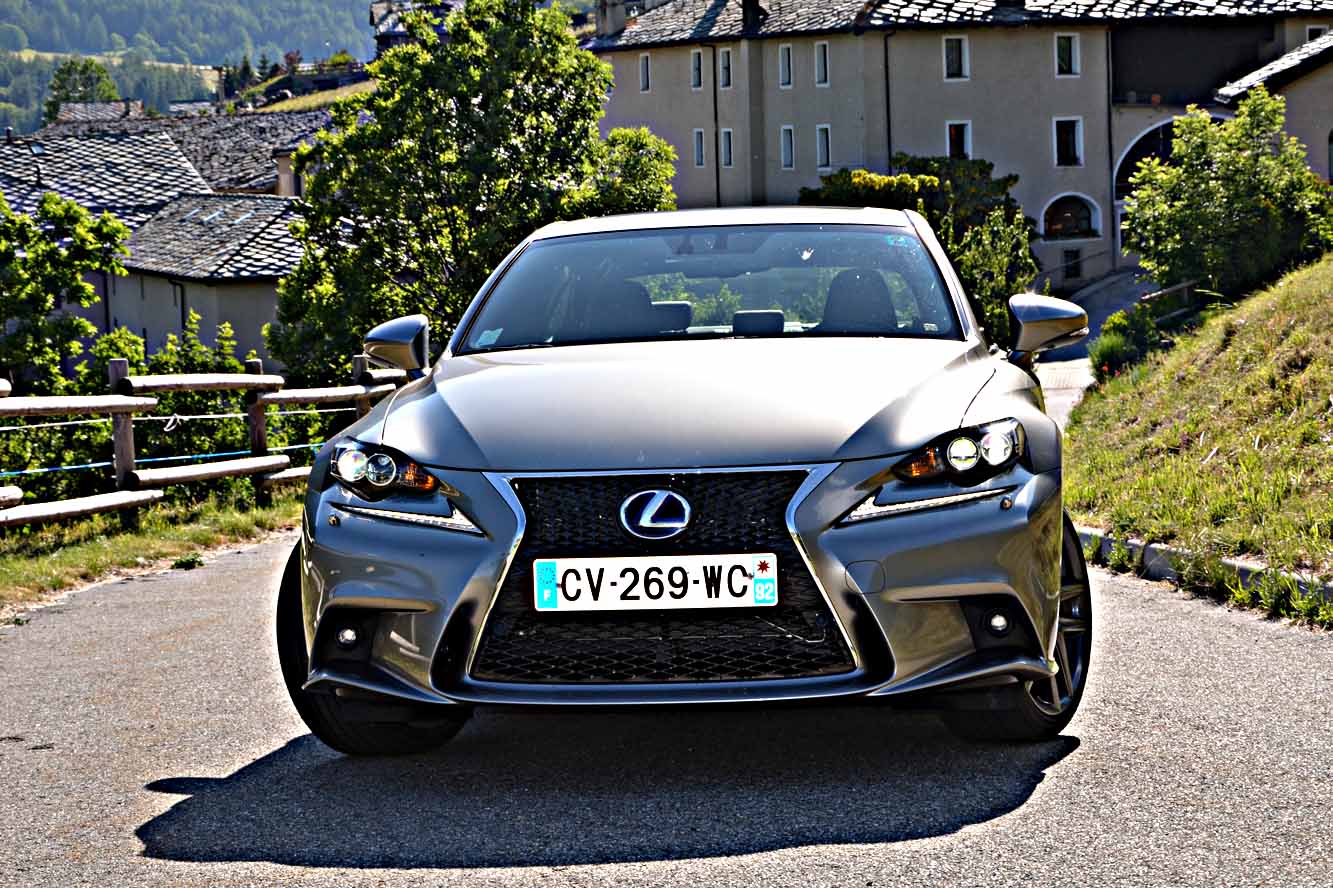 Image principale de l'actu: Lexus is une gamme desormais 100nbsp hybride 