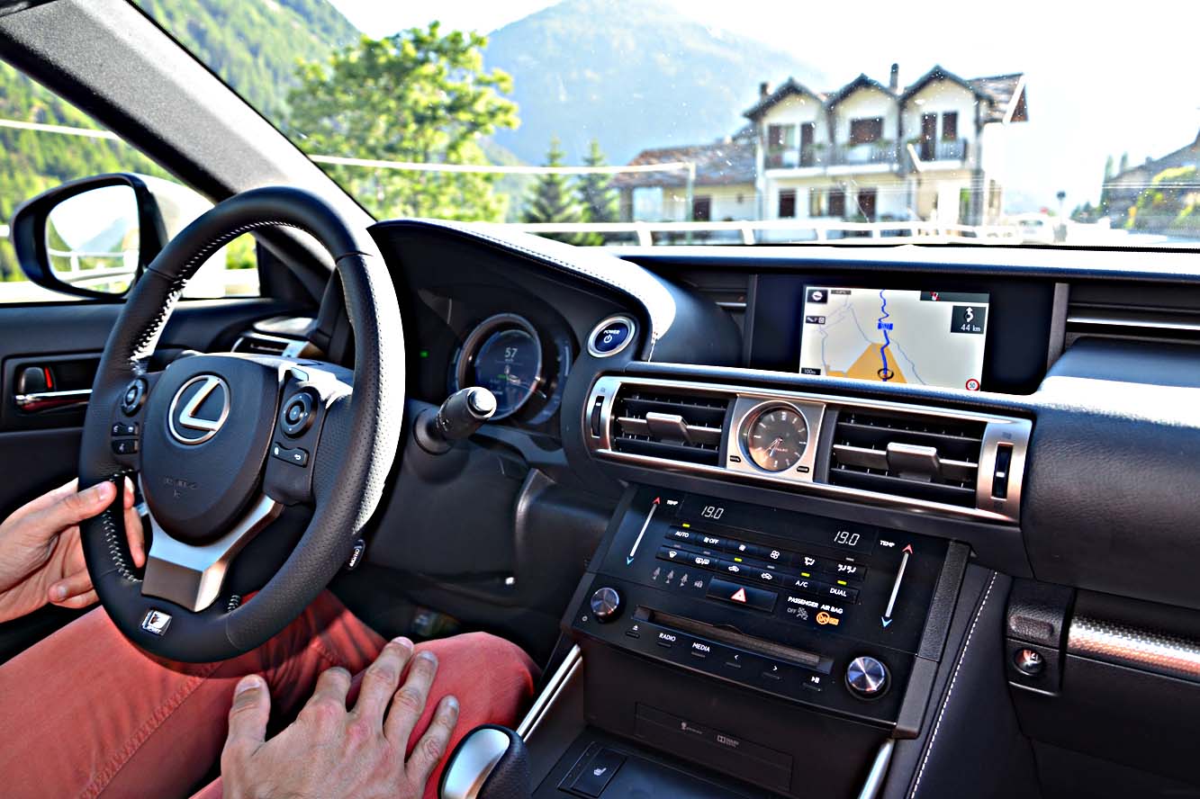 Photo Lexus Is 300h Hybride Interieur Exterieur Annee 13