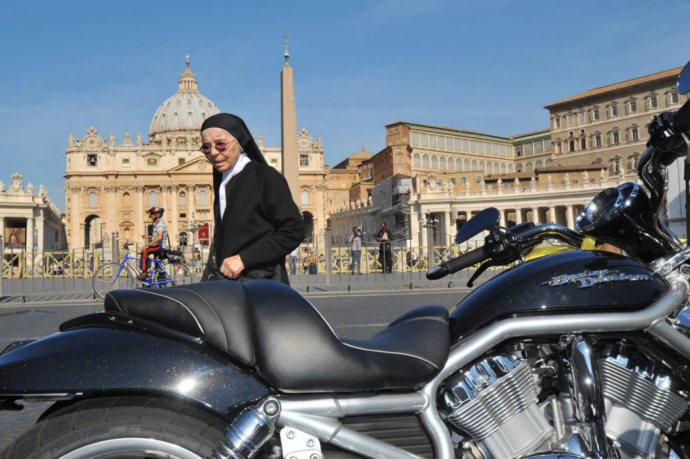 Image principale de l'actu: Harley davidson fete ses 110 ans avec le pape francois 