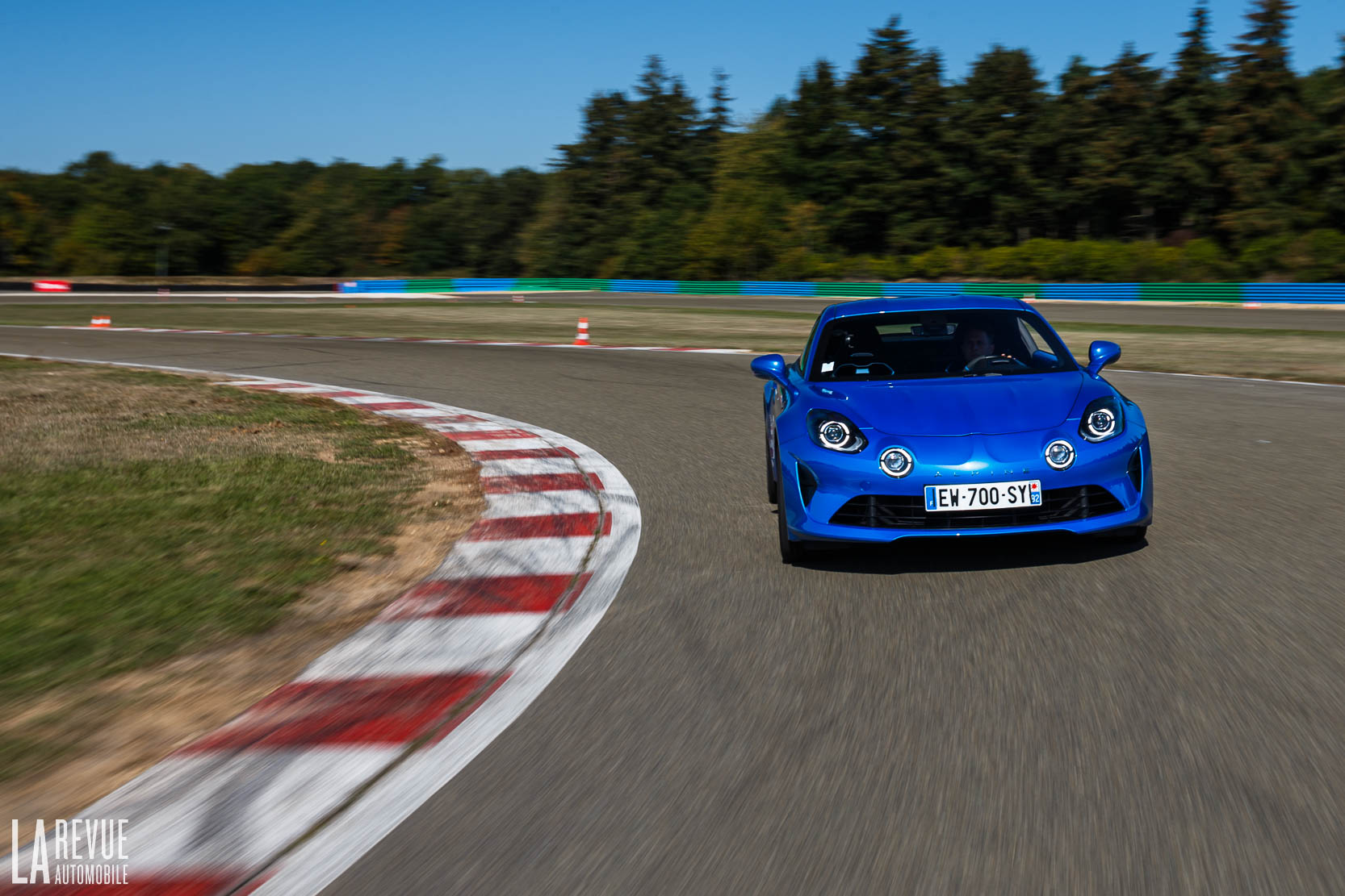 Essai de la nouvelle Alpine A110 sur le piste de Deux