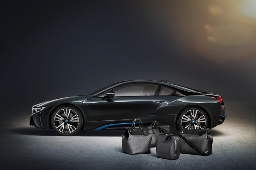 Image principale de l'actu: Louis vuitton sort un ensemble bagages pour la bmw i8 