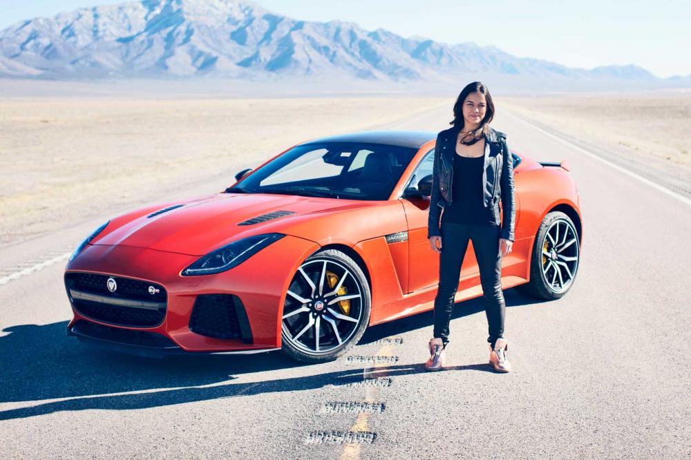 Image principale de l'actu: Michelle rodriguez franchit les 323 km h en jaguar f type svr 