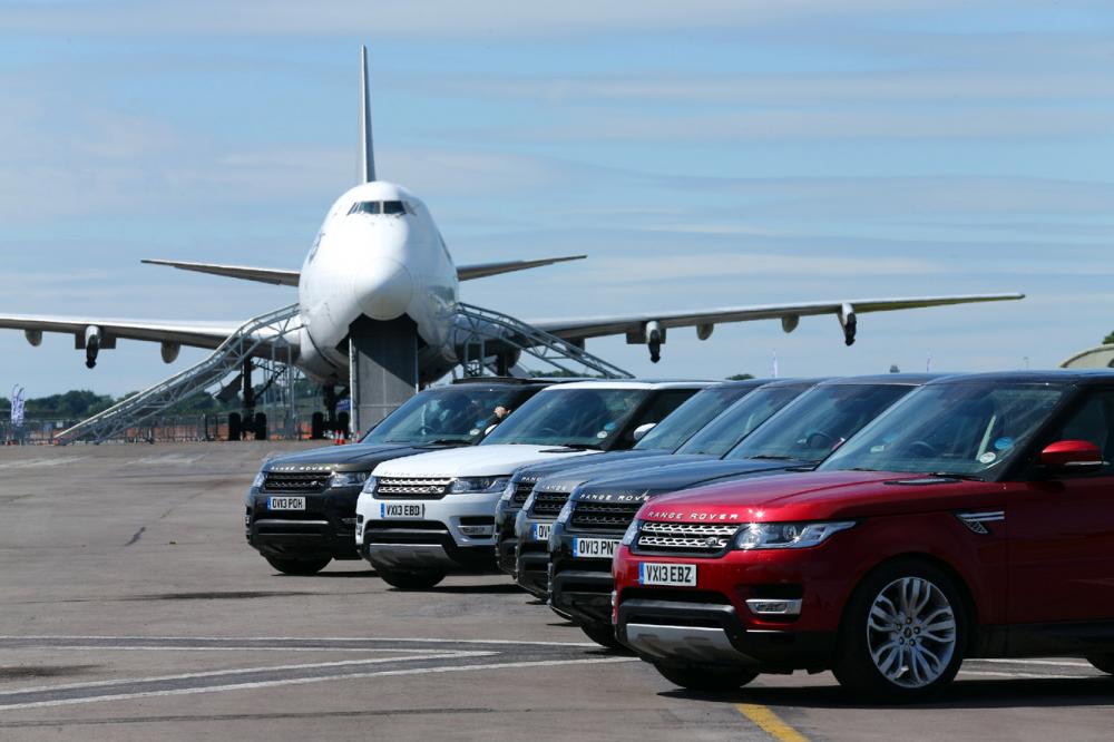 Image principale de l'actu: Range rover sport un tour dans un boeing 747 