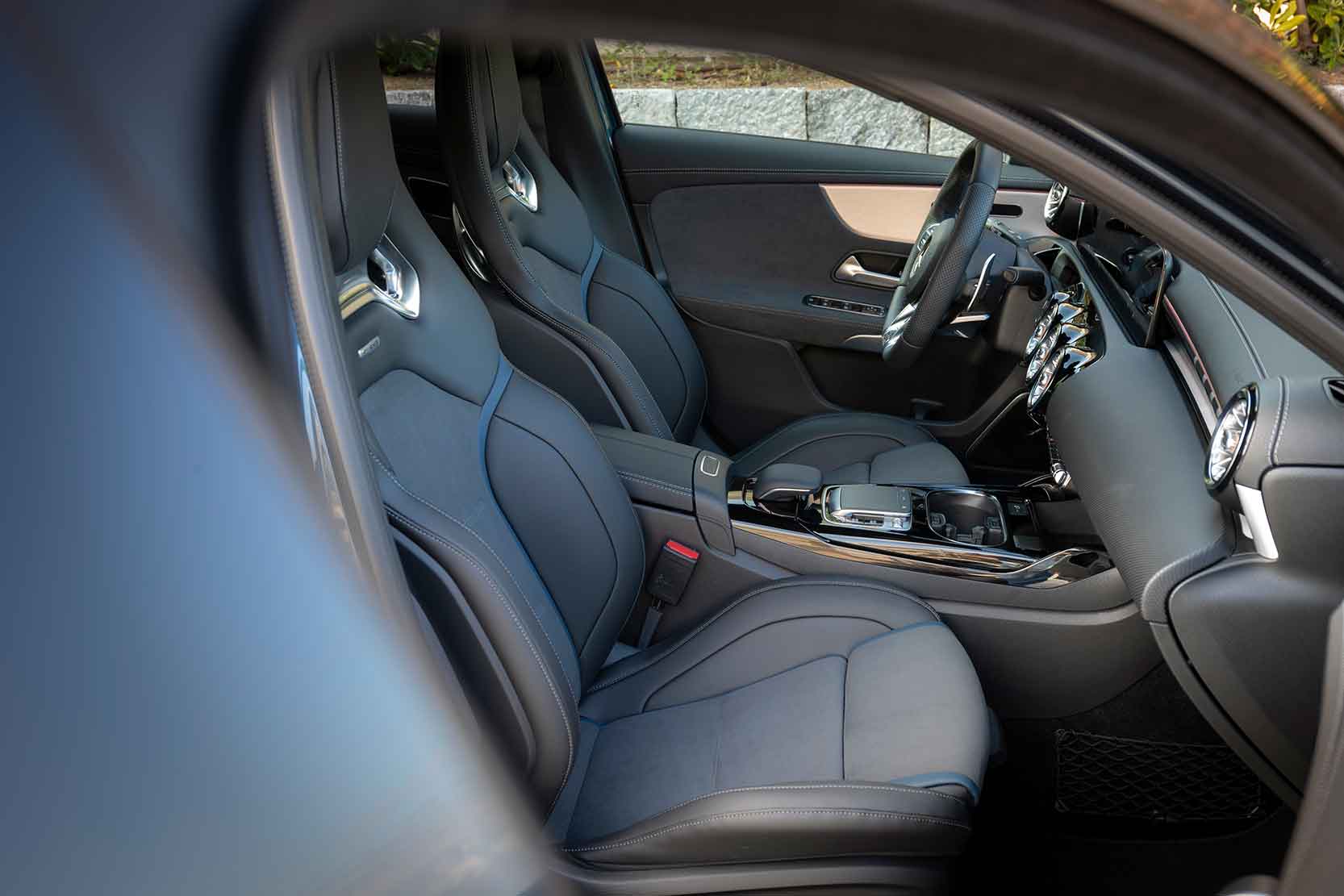 Mercedes Interieur_MercedesAMGA354MATIC_17 photo en Haute Définition