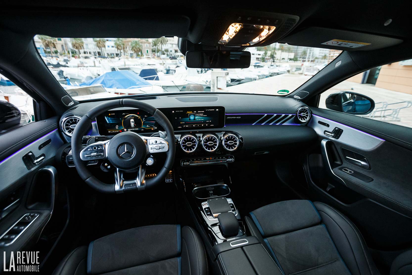 Mercedes Interieur_MercedesAMGA35_27 photo en Haute Définition
