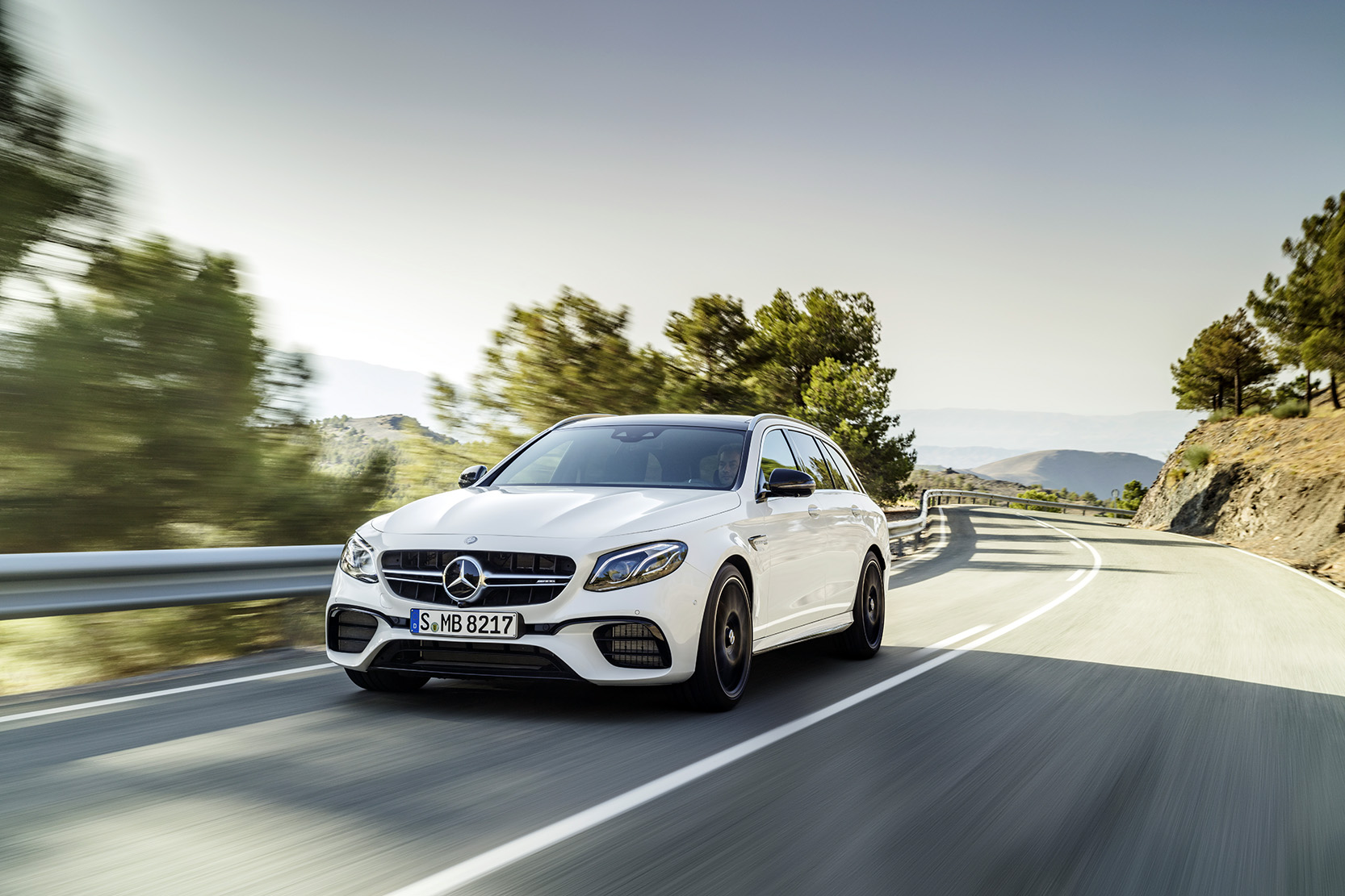 Image principale de l'actu: Mercedes amg e63 et e63 s break 571 et 612 ch et un coffre immense 