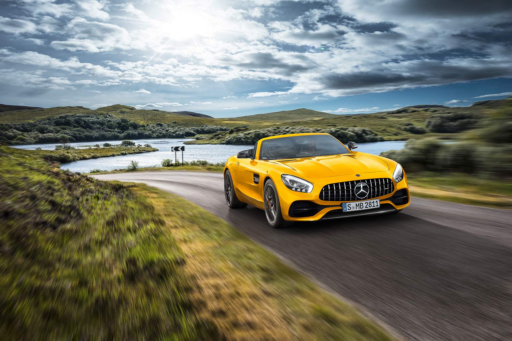 Image principale de l'actu: Mercedes AMG GT S roadster : le chainon manquant