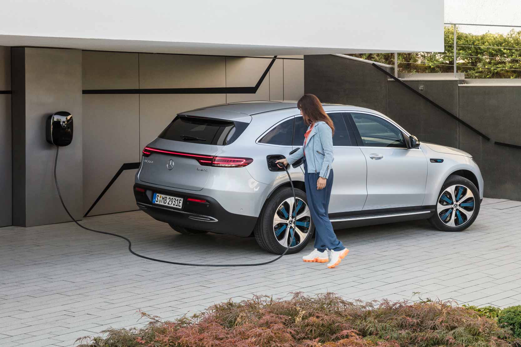 Comment recharger le SUV électrique de Mercedes l'EQC 