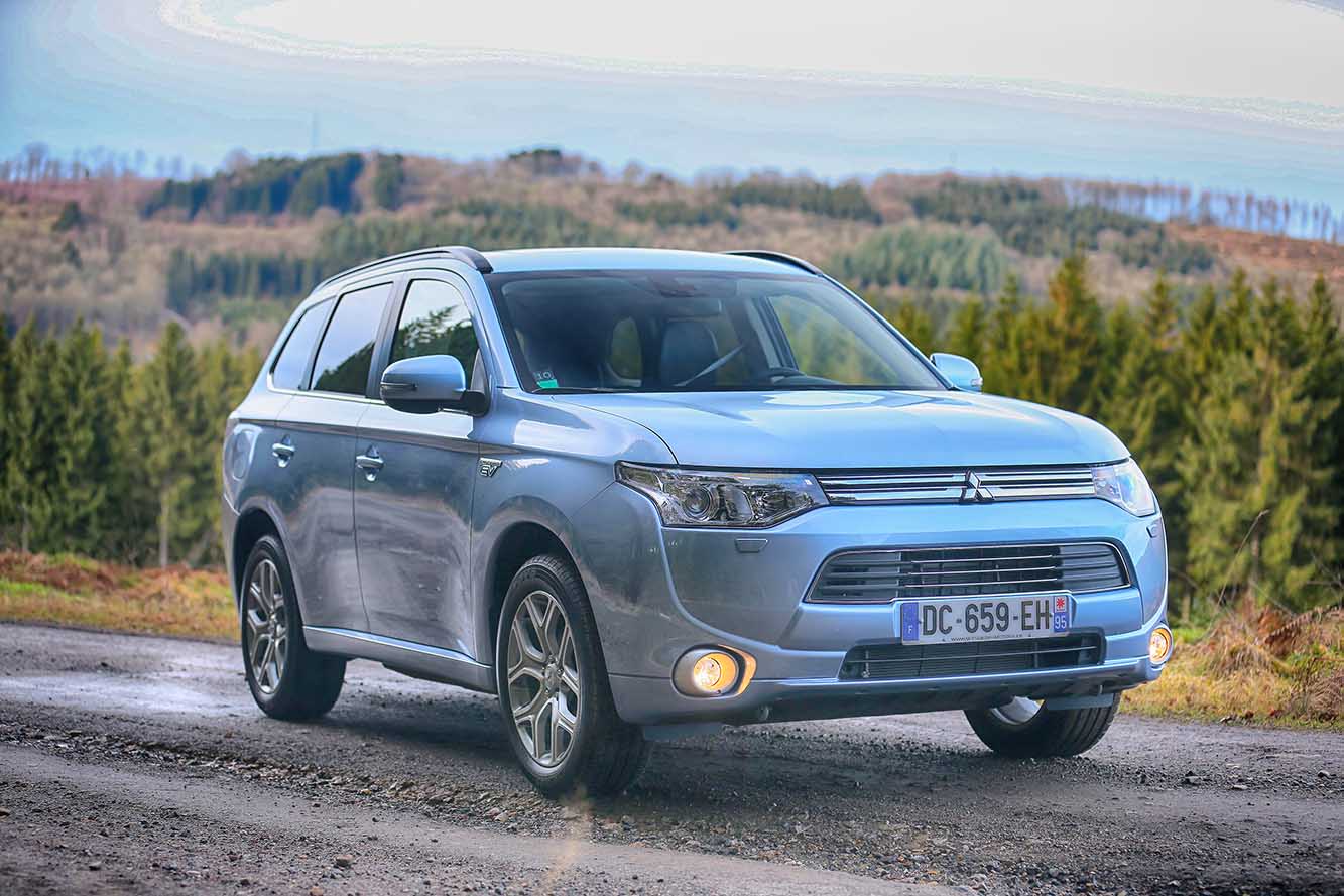 Image principale de l'actu: Le mitsubishi outlander phev debarque a la location chez hertz 