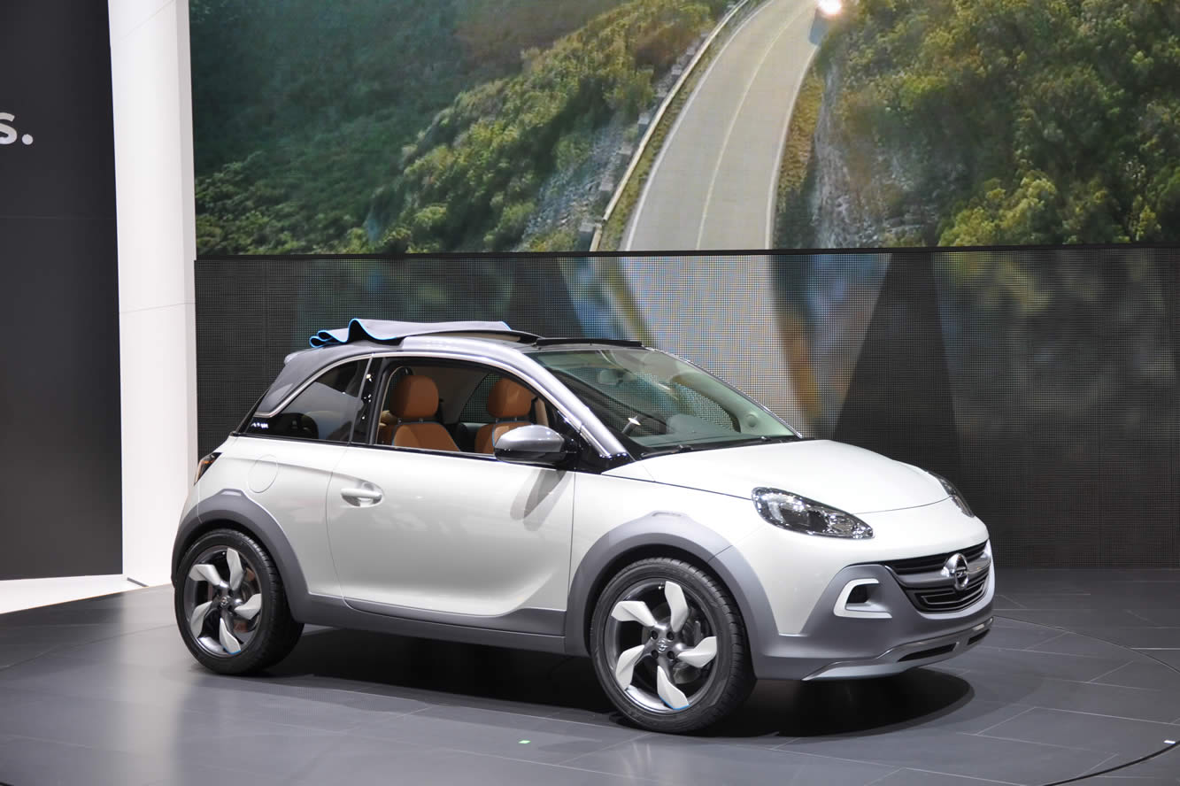 Image principale de l'actu: Opel adam cheveux au vent 